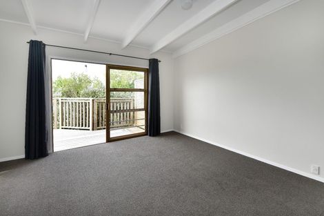 Photo of property in 1 Surf Road, Stanmore Bay, Whangaparaoa, 0932