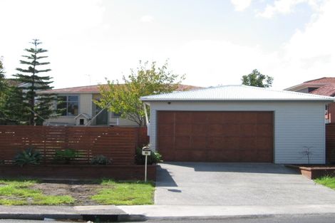 Photo of property in 22 Covil Avenue, Te Atatu South, Auckland, 0610