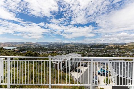 Photo of property in 18 Kopua Place, Whitby, Porirua, 5024