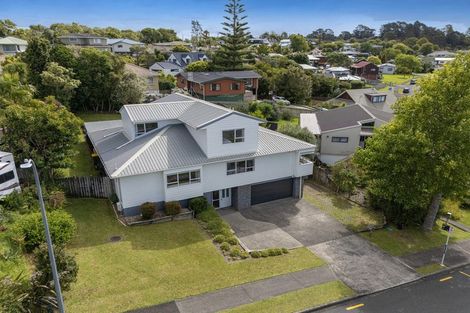 Photo of property in 8 Unsworth Drive, Unsworth Heights, Auckland, 0632