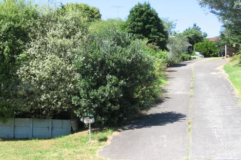 Photo of property in 11 Beeche Place, Birkdale, Auckland, 0626