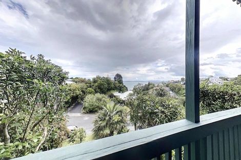 Photo of property in 135 Priestley Terrace, Bluff Hill, Napier, 4110