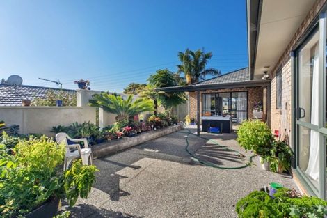 Photo of property in 74 Wairere Road, The Gardens, Auckland, 2105