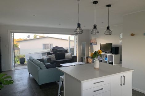 Photo of property in 4/133 Shakespeare Road, Milford, Auckland, 0620