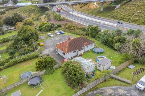 Photo of property in 92 Tremewan Street, Tawa, Wellington, 5028