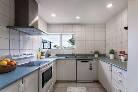 Photo of property in 25 Spinnaker Drive, Te Atatu Peninsula, Auckland, 0610