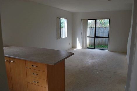 Photo of property in 4/36 West Coast Road, Glen Eden, Auckland, 0602