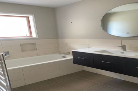 Photo of property in 11 Robin Lane, Browns Bay, Auckland, 0630