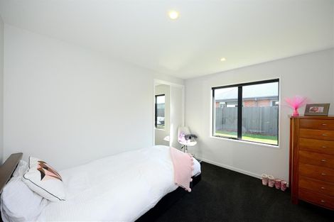 Photo of property in 24 Davaar Crescent, Broomfield, Christchurch, 8042