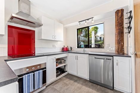 Photo of property in 121 Stanmore Bay Road, Stanmore Bay, Whangaparaoa, 0932