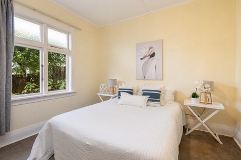 Photo of property in 84 Hazelhurst Pass, Caversham, Dunedin, 9012