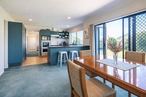 Photo of property in 17 Addington Place, Taradale, Napier, 4112