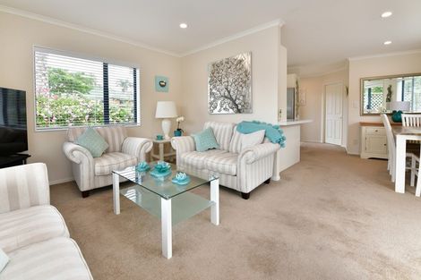 Photo of property in 31 Red Hibiscus Road, Stanmore Bay, Whangaparaoa, 0932