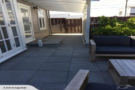 Photo of property in 122 Rongotai Road, Kilbirnie, Wellington, 6022