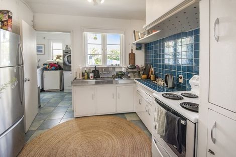 Photo of property in 89 Stanley Point Road, Stanley Point, Auckland, 0624