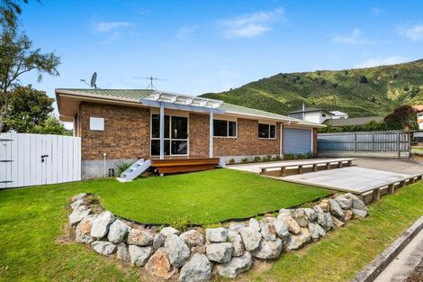 Photo of property in 67 Moana View Road, Waikawa, Picton, 7220