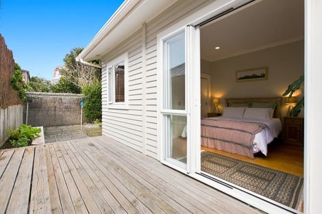 Photo of property in 42 Octavius Place, New Plymouth, 4312