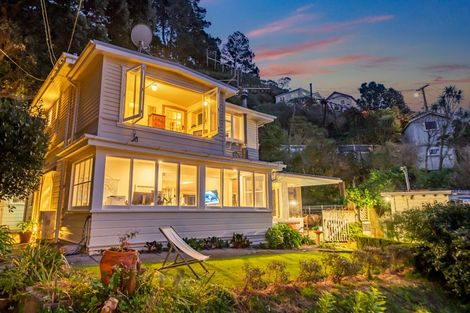 Photo of property in 46 Fortification Road, Karaka Bays, Wellington, 6022