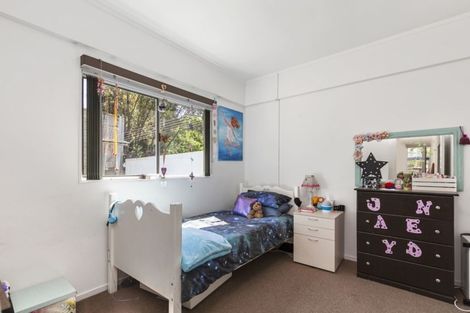 Photo of property in 1/127 Stapleford Crescent, Browns Bay, Auckland, 0630