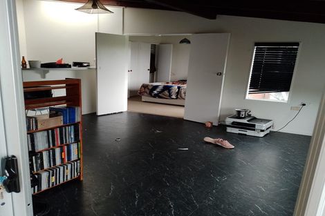 Photo of property in 10 Lilburn Crescent, Massey, Auckland, 0614