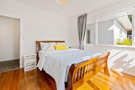 Photo of property in 12 Eastglen Road, Glen Eden, Auckland, 0602