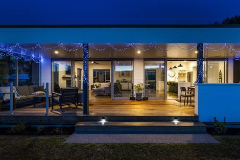 Photo of property in 2 Fantail Heights, Picton, 7220