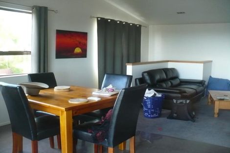 Photo of property in 1/1 Cron Avenue, Te Atatu South, Auckland, 0610