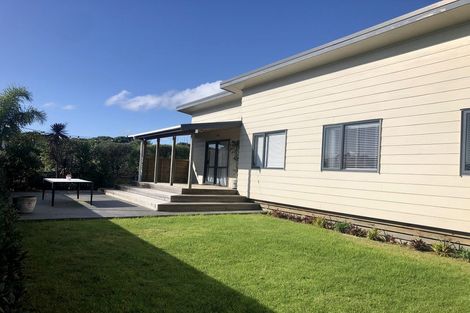 Photo of property in 10 Umu Place, Mangere, Auckland, 2022