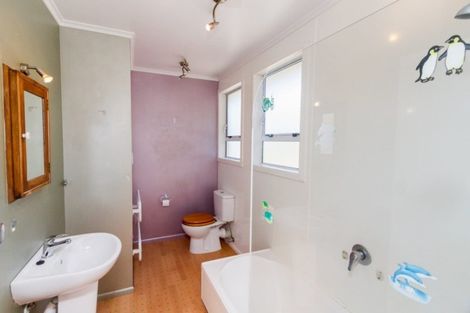 Photo of property in 1/10 Mckelvey Place, Tawa, Wellington, 5028