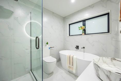 Photo of property in 26a Tupaki Place, Pakuranga Heights, Auckland, 2010