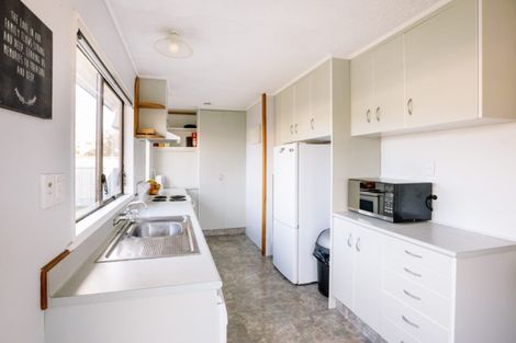 Photo of property in 2 Millar Place, Nawton, Hamilton, 3200