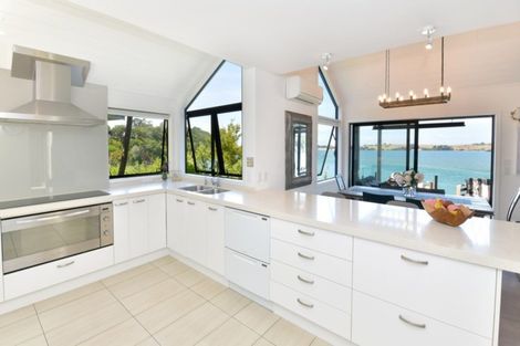 Photo of property in 254 Wade River Road, Wade Heads, Whangaparaoa, 0932