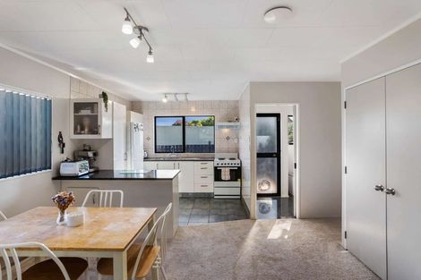 Photo of property in 1/8 Anglers Way, Wattle Downs, Auckland, 2102