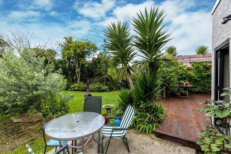 Photo of property in 28 Bulteel Street, New Plymouth, 4310