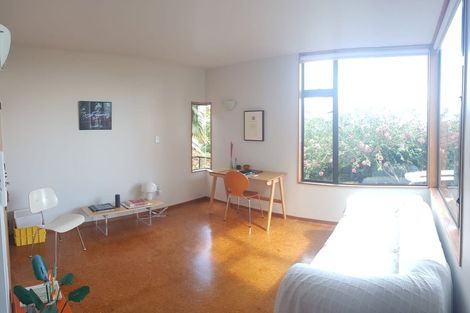 Photo of property in 2/90 Victoria Road, Devonport, Auckland, 0624