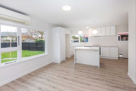 Photo of property in 94 Avondale Road, Avondale, Christchurch, 8061