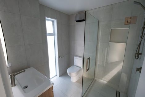 Photo of property in 5a Gill Avenue, Te Atatu Peninsula, Auckland, 0610