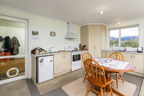 Photo of property in 17 Bakers Road, Waimate, 7978