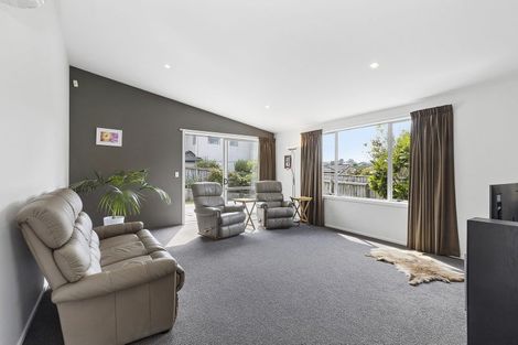 Photo of property in 3 Kaweka Close, Aotea, Porirua, 5024