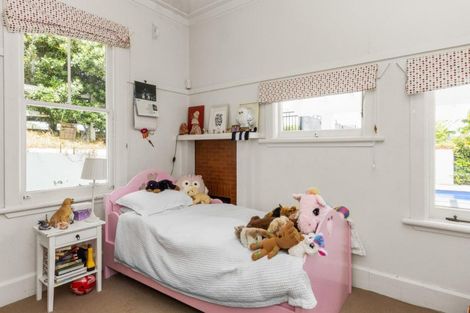 Photo of property in 60 Milton Road, Bluff Hill, Napier, 4110