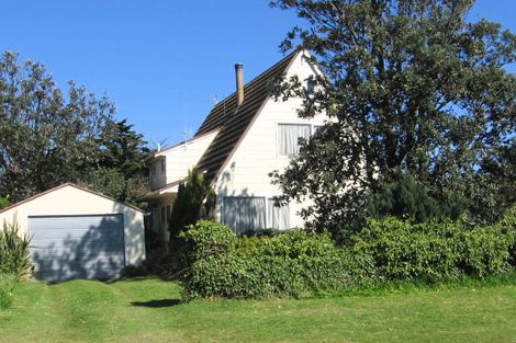 Photo of property in 14 Holben Parade, Foxton Beach, Foxton, 4815