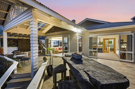 Photo of property in 42 Octavius Place, New Plymouth, 4312