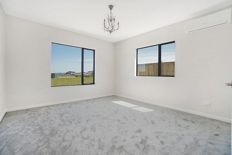 Photo of property in 75a Twin Parks Rise, Papakura, 2582