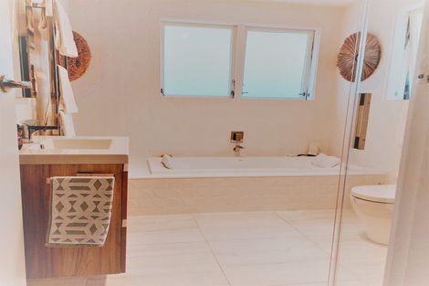 Photo of property in 27 Hona Street, Waikanae Beach, Waikanae, 5036