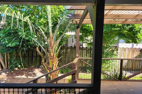 Photo of property in 2/44 Darren Crescent, Half Moon Bay, Auckland, 2012