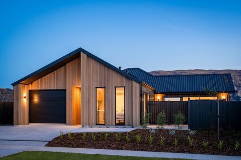 Photo of property in 6 Simpson Crescent, Wanaka, 9305