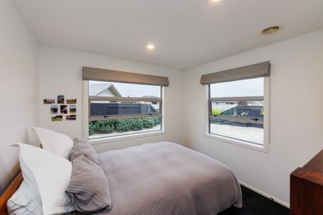 Photo of property in 25 Medallion Court, Kelvin Grove, Palmerston North, 4414