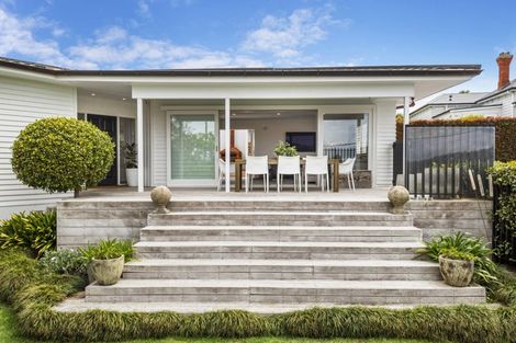 Photo of property in 34 Hinemoa Street, Birkenhead, Auckland, 0626