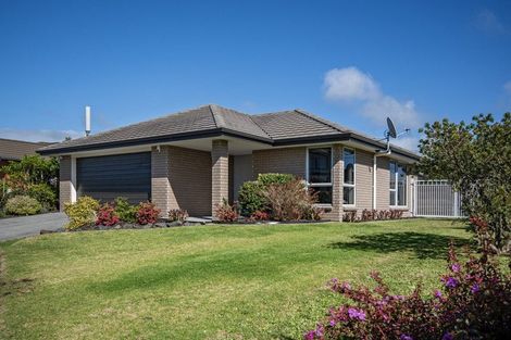 Photo of property in 82 Barbados Way, One Tree Point, 0118
