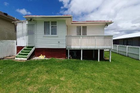 Photo of property in 2/8 Valdale Road, Henderson, Auckland, 0610